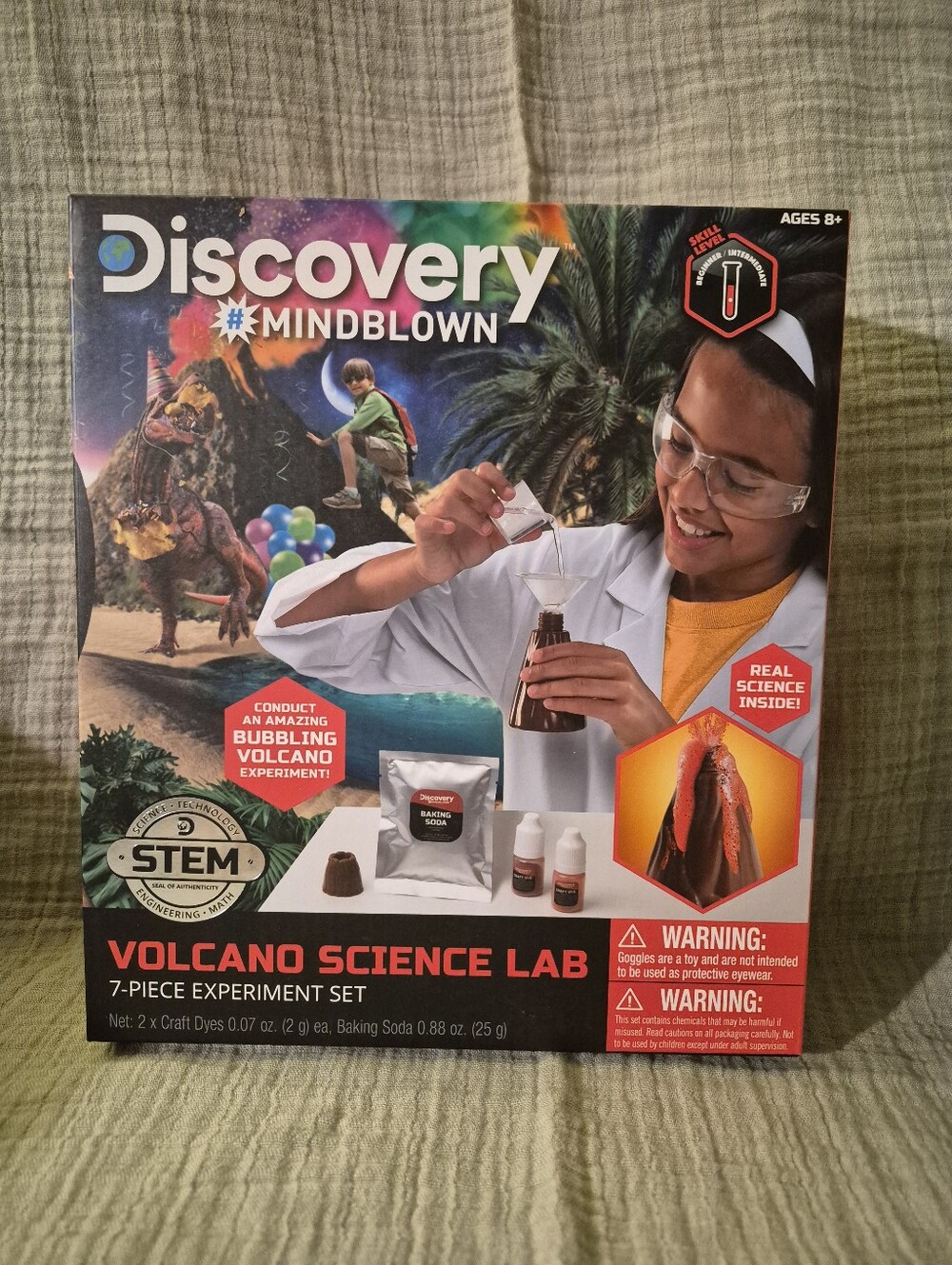 Discovery Mindblown Volcano Science Lab - Black, Red, White, Green -A